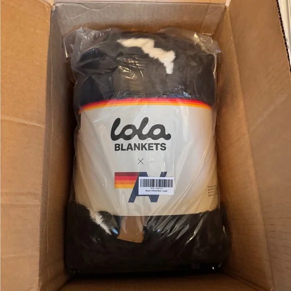 Aviator Nation x Lola Blankets Collaboration - Picture 2 of 3